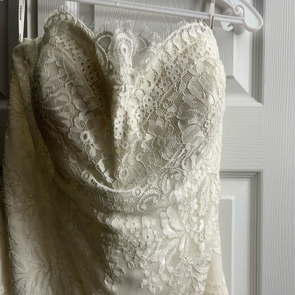 Wedding Dress : Pronovias - Picture 2 of 11